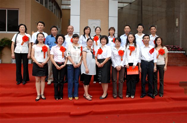 王道明老师获“成都市优秀班主任”光荣称号