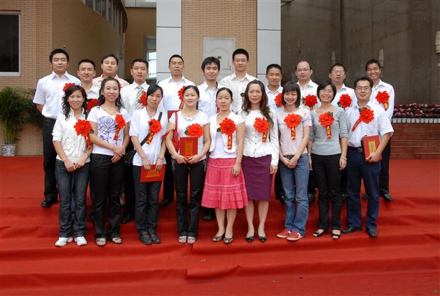 韩兴南老师获“优秀支教教师”光荣称号