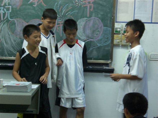 初2010级各班庆祝教师节
