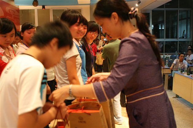 棠湖中学灾区学生中秋联欢晚会（一一） 