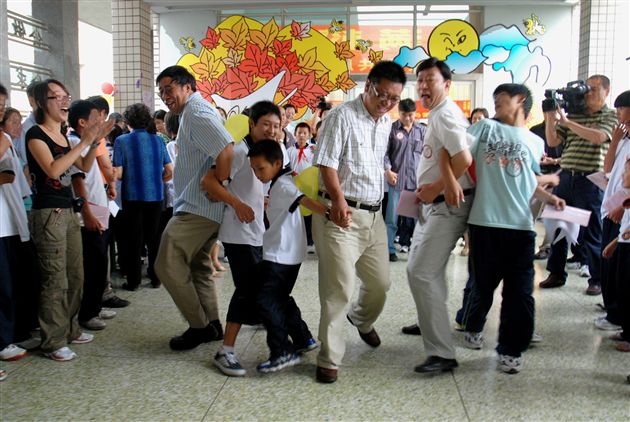 月圆中秋，情满校园(四)</p><p>　　