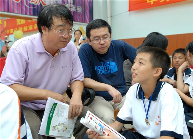 光明日报总编室副主任、高级记者 范志臣先生