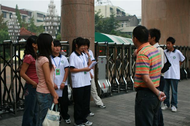 行前频叮嘱，关怀动人心