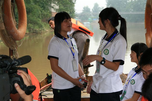 船至中流，喜唱羌歌