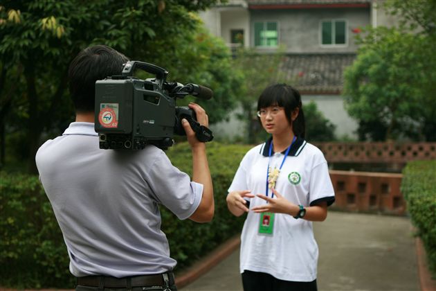 双流电视台记者专程前来采访