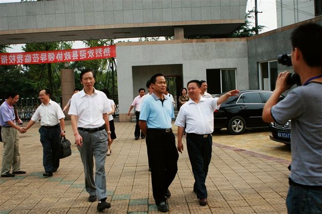 县政协领导莅临棠湖中学视察调研