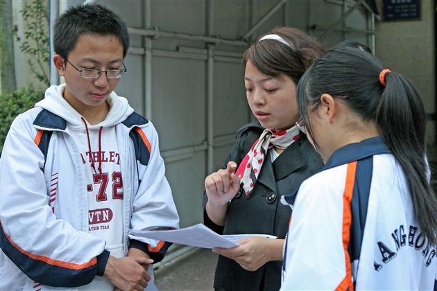 校团委书记周映老师分配任务