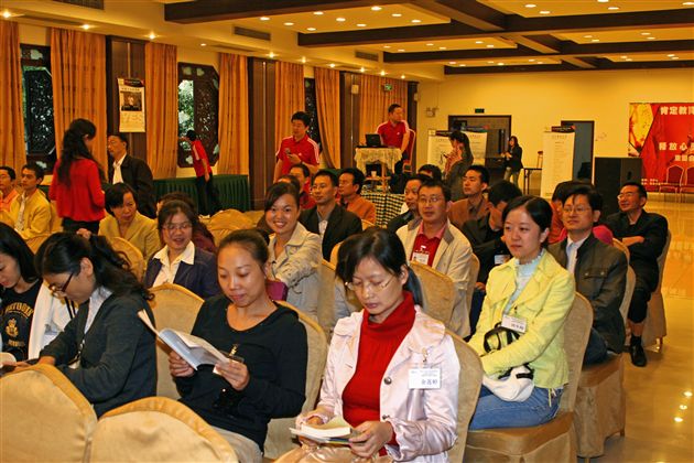 认真听讲，虚心学习的棠中教师（一）