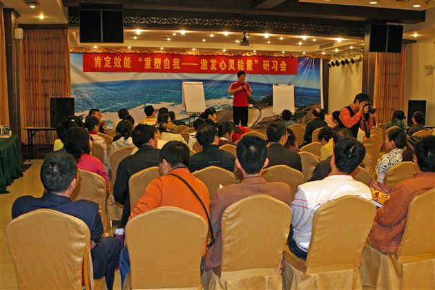 认真听讲，虚心学习的棠中教师（二）