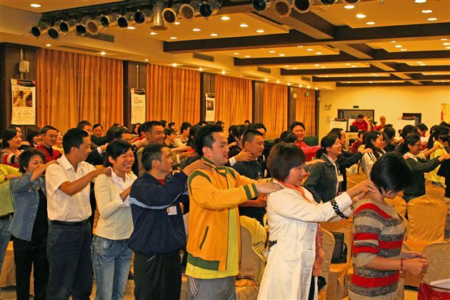 为他人服务，让自己快乐