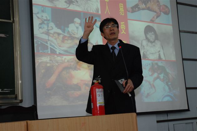 棠中外语学校消防培训(三)</p><p>　　