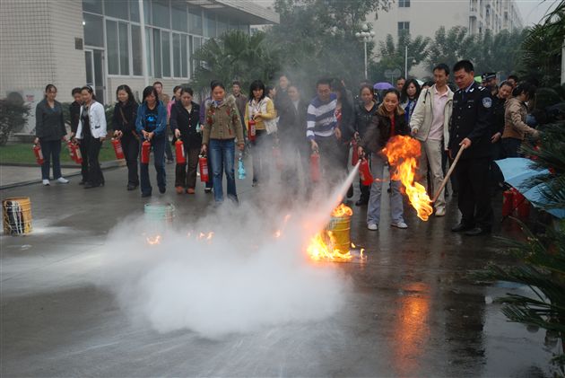 棠中外语学校消防培训(五)</p><p>　　