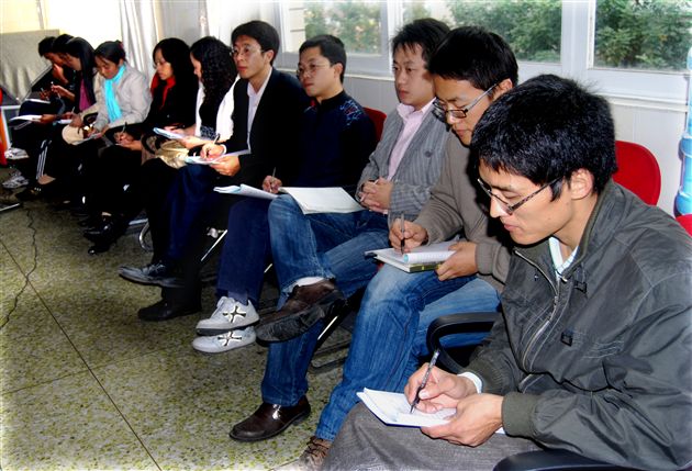 茂县县长卢晓君为棠外附小老师作抗震救灾专题报告(三)