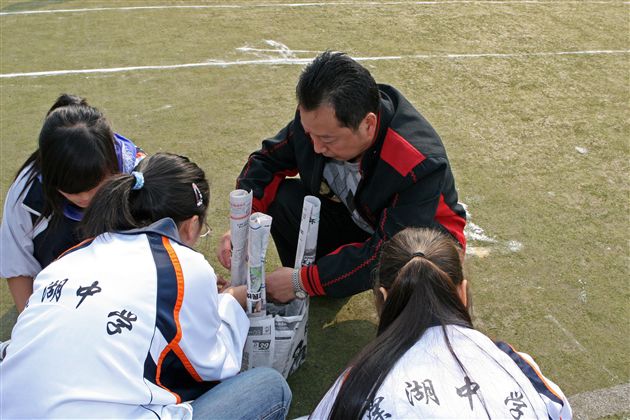 活动之三——报纸积木（一）