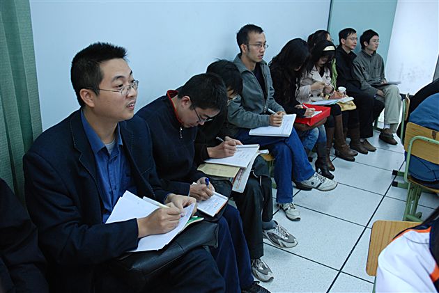 双流县小学信息技术教研课在我校进行</p><p>　　