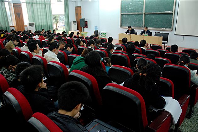 棠外初中部“构建高效课堂”教研周总结会(一)