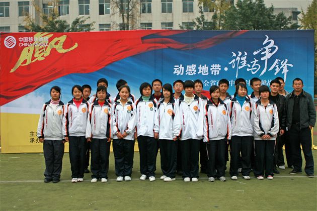 棠湖中学“勇者队”队员合影