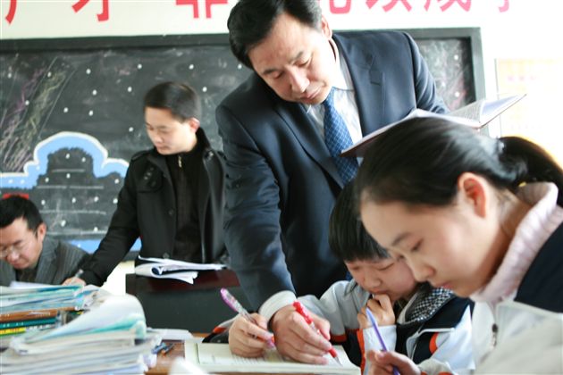 韩立福教授深入课堂实地指导