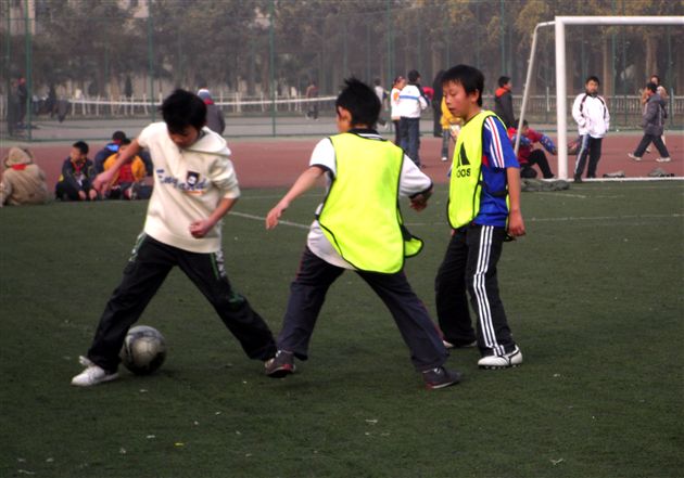 棠外附小五六年级足球对抗赛(一)