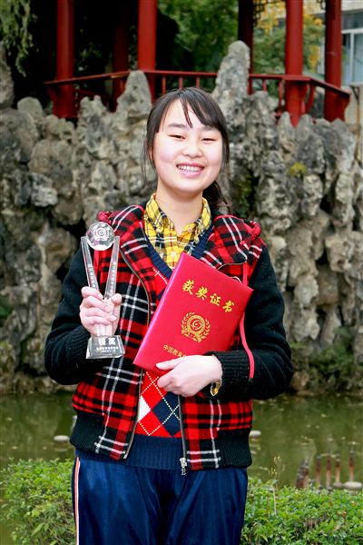 校园电视台主持人程潇潇获银奖