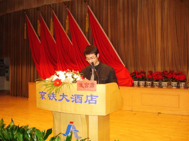 棠湖中学《春晓》杂志主编任飞扬老师作主题报告