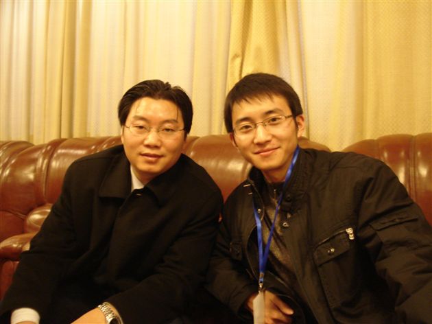 中国教育学会教育机制研究分会秘书长施进军（左）