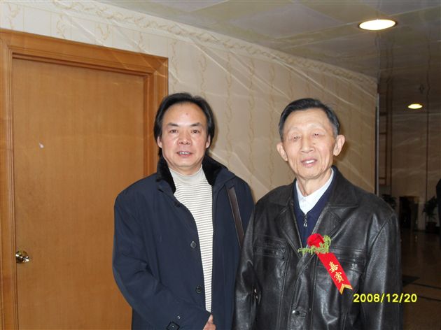 教育部关工委主任、原国家教委副主任邹时炎（右）