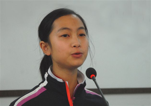 地震灾区学生代表冯银芸