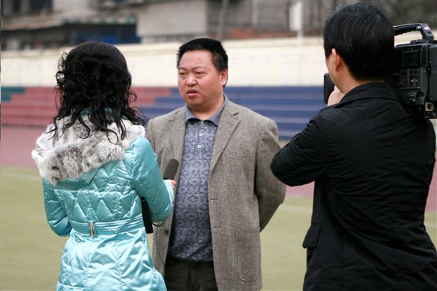 双流电视台记者采访熊校长