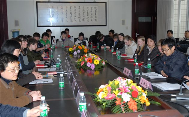 美国缅因州学生代表团访问棠湖中学外语实验学校(八)</p><p>　　