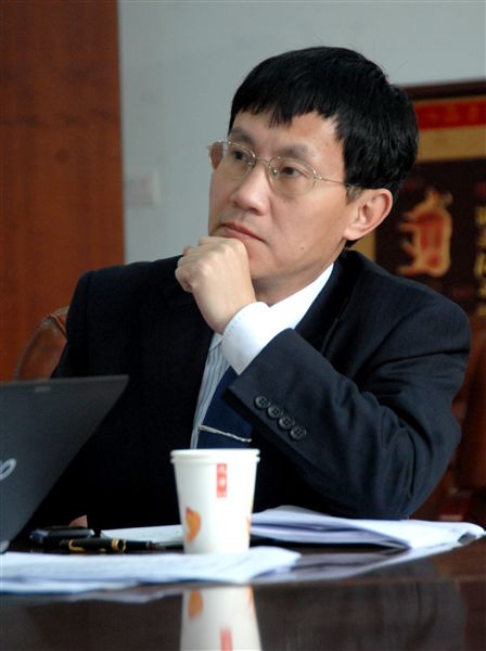 宜宾翠屏棠湖外语学校首届董事会成员、首任校长张晓明</p><p>　　