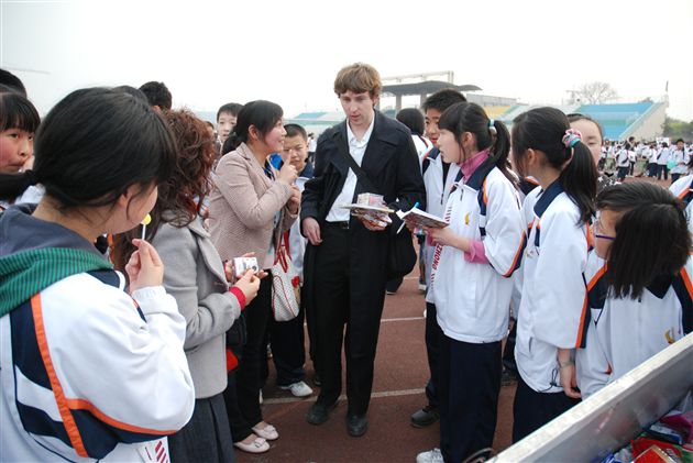 棠外“心连心•献爱心”校园义卖活动(二)