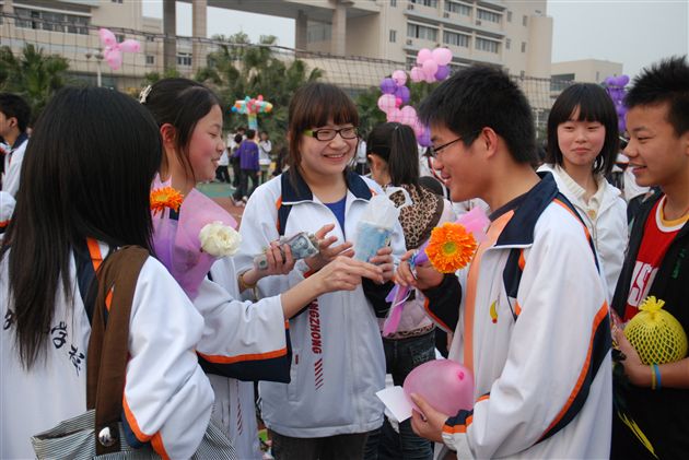 棠外“心连心•献爱心”校园义卖活动(四)