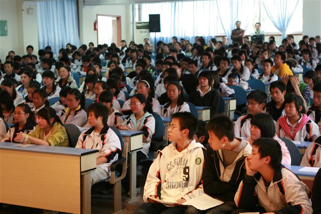 “全力拼搏，超越自我”的棠中人