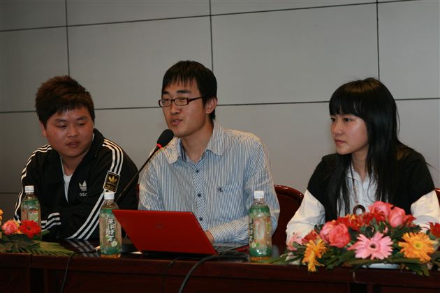 川大学生社团联合会副主席王鑫作交流