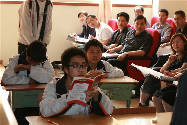 初2010级1班主题班会——文明礼仪满校园（一）</p><p>　　