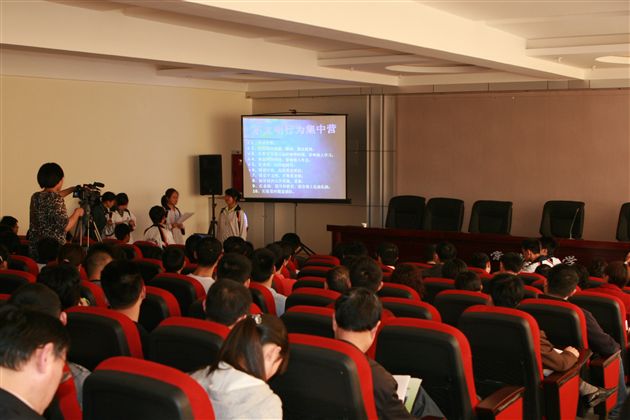 初2010级1班主题班会——文明礼仪满校园（四）</p><p>　　