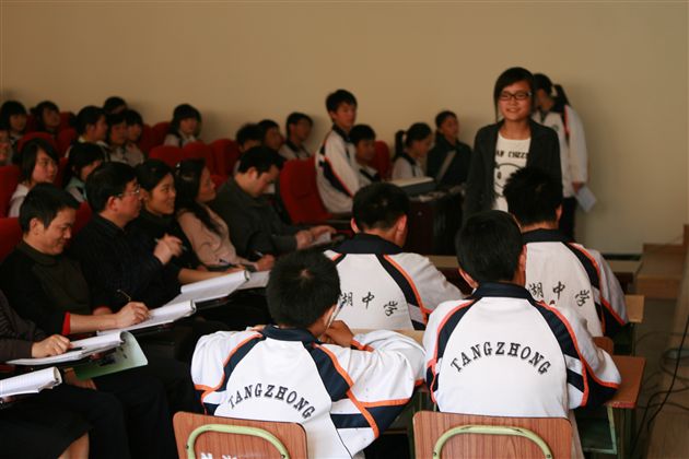 初2010级1班主题班会——文明礼仪满校园（五）