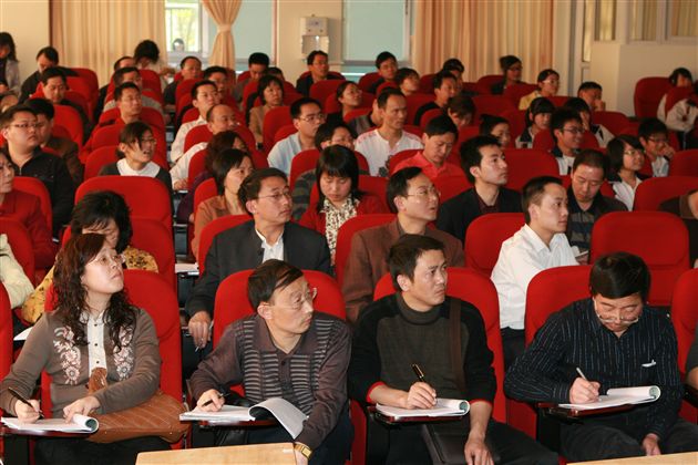 与会班主任、后备班主任认真观摩学习（一）