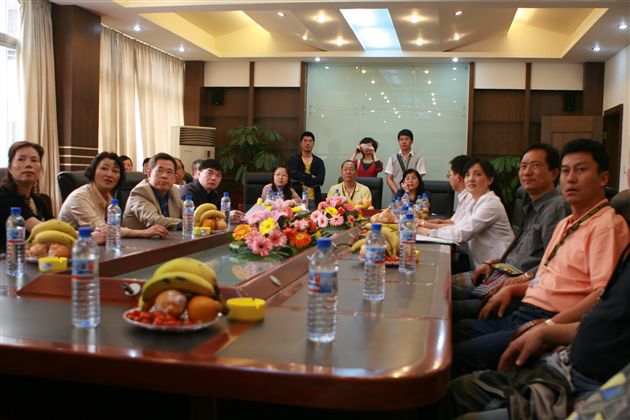 观看媒体对零班的相关报道（二）