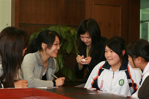 儿童基金会新京报记者到我校采访报道（五）