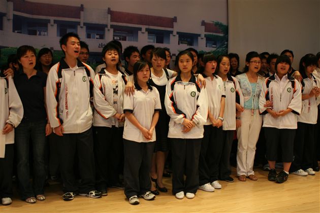 中央电视台新闻频道新家园节目组来我校采访（一）