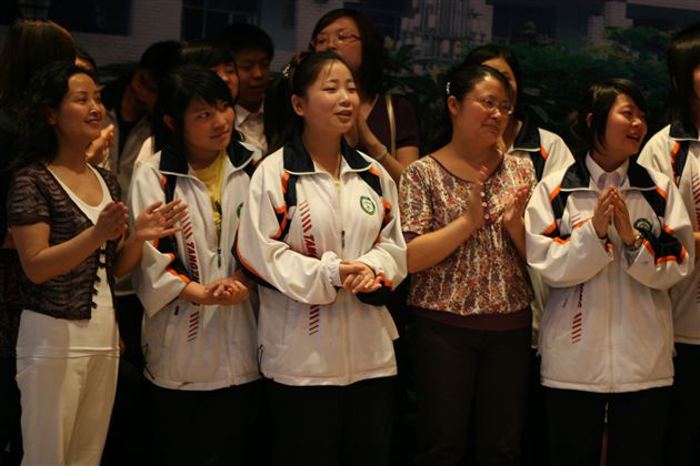 中央电视台新闻频道新家园节目组来我校采访（一０）