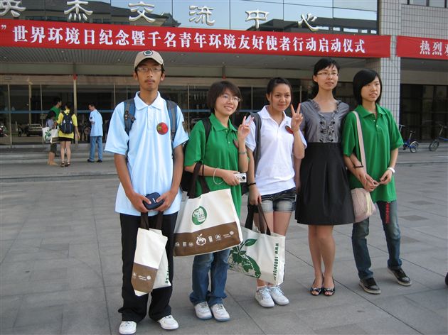 棠湖中学青年志愿者协会觉雄伟同学参加“六·五”世界环境日纪念暨千名青年环境友好使者行动启动仪式