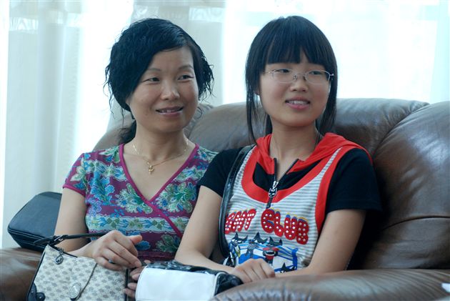 聂婉舒和她的母亲在一起