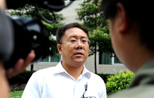 教育部国际司副司长于继海接受媒体记者采访