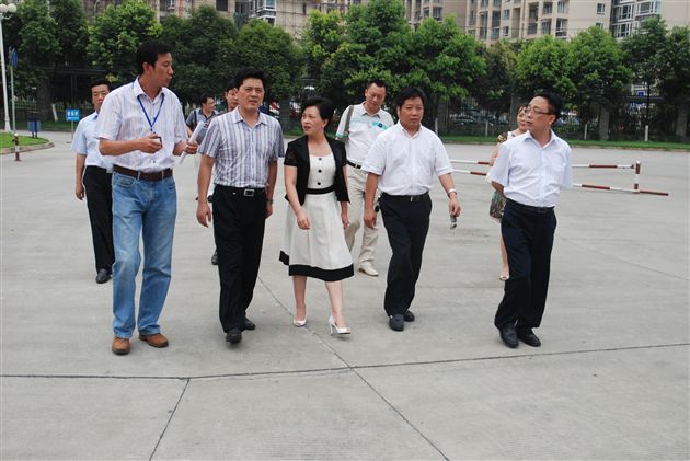 雅安市洪雅县教育考察团参观考察棠中外语学校