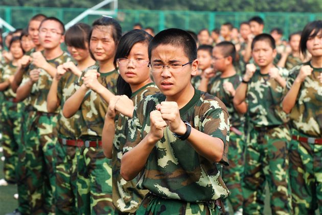 棠中外语学校2012届新生军训汇报表演4