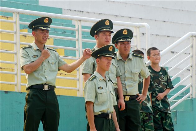 棠中外语学校2012届新生军训汇报表演5