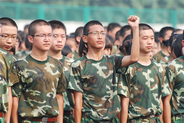 棠中外语学校2012届新生军训汇报表演6